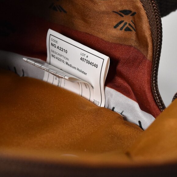 National Geographic NG A2210 Africa Series Medium Camera Case Brown Canvas MINT - Picture 8 of 9